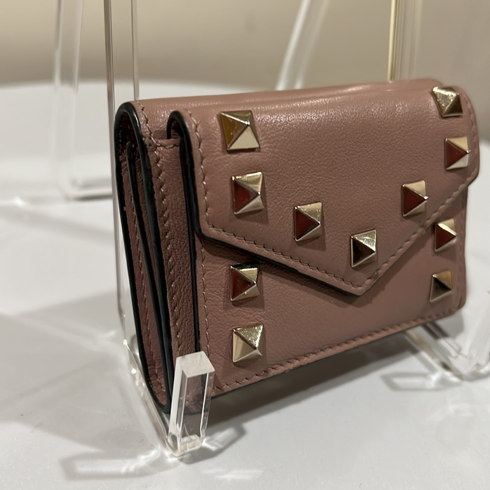 Valentino Garavani Rockstud Tan Compact Wallet EUC - Picture 14 of 15